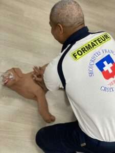 FORMATION FORMATEUR PREMIERS SECOURS CANINS FELINS CROIX BLANCHE